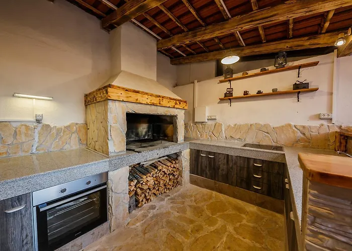 빌라 Nora 트로기르